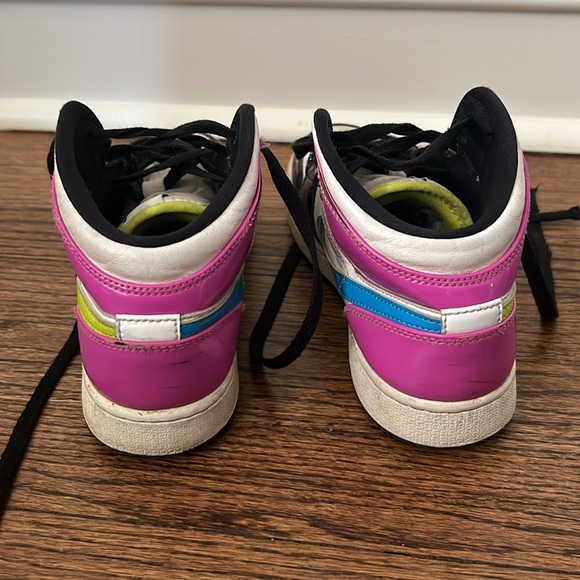 Air jordan mids size 4.5y - Picture 2 of 9